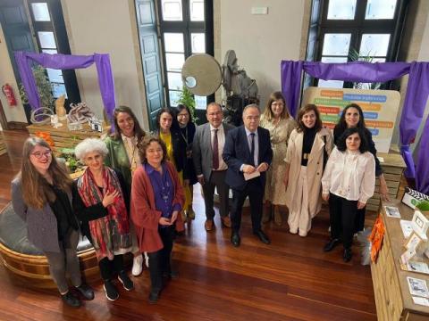 Foto de familia durante a inauguración da Feira